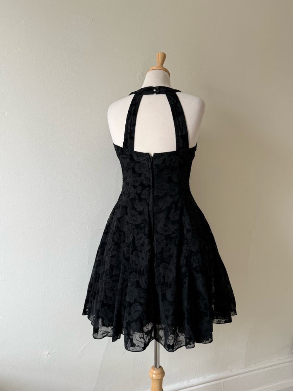 90s Vintage Black Floral Fit-and-Flare Halter Dress - Picture 4 of 10